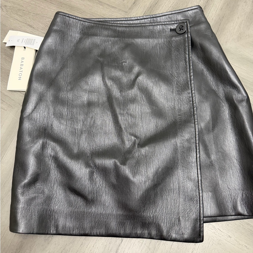 Aritzia Womens Size 2 Vicinity Mini Skirt Black Leather NWT